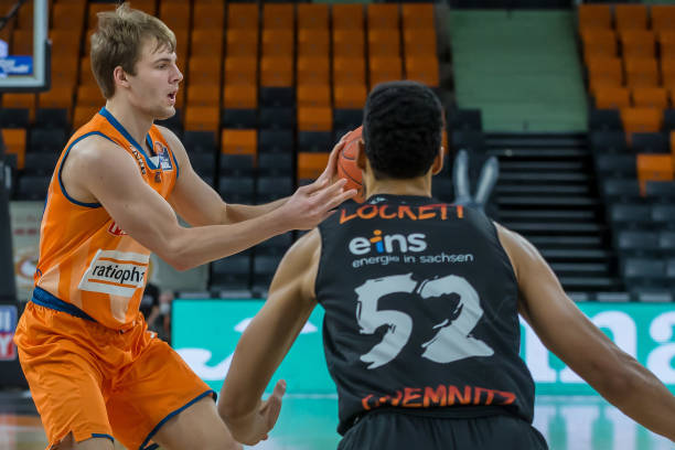 这使得他在 这使得他在